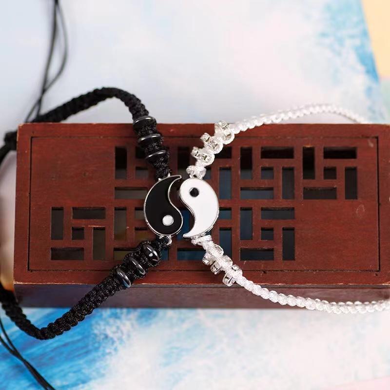 Соответствующий набор браслетов Инь и Ян. Изысканный набор браслетов Тай Чи, сотканный вручную.