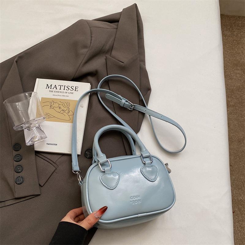 Нишевая сумка 2025 новая модная универсальная сумка через плечо весна и лето простая и продвинутая сумка-мессенджер сумка-подушка