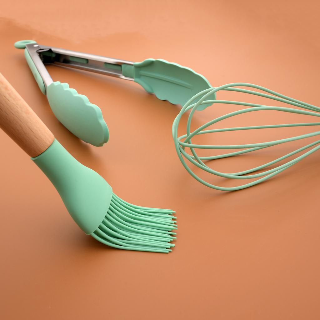 Зеленый силиконовый набор кухонных принадлежностей, антипригарная посуда, лопатка, венчики для яиц, деревянная ручка, набор кухонных инструментов