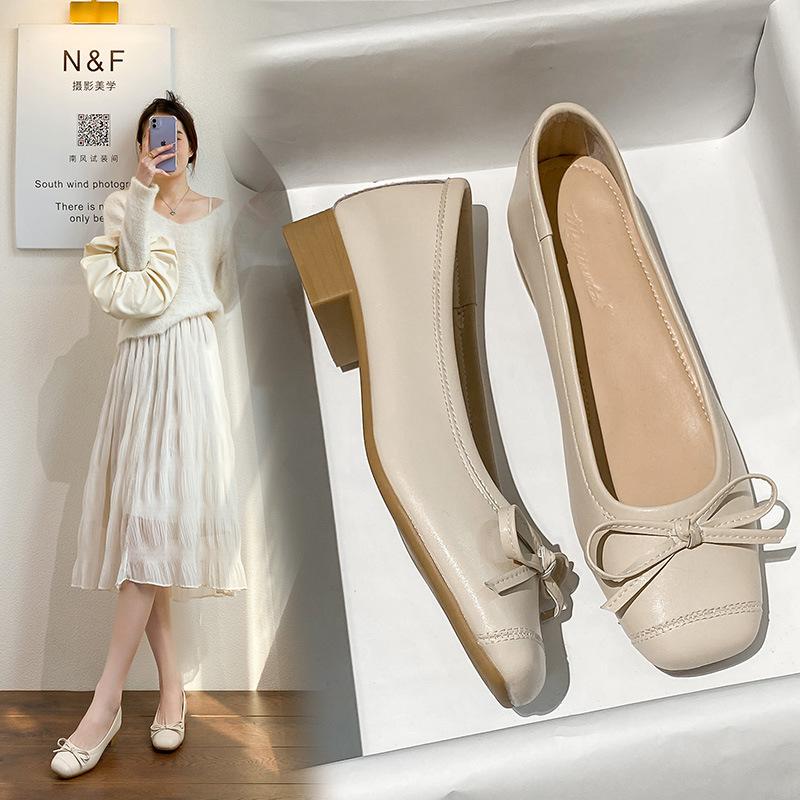 Французские толстые каблуки женские 2024 весна низкий каблук мелкий нос квадратный нос мягкая кожа большие женские туфли