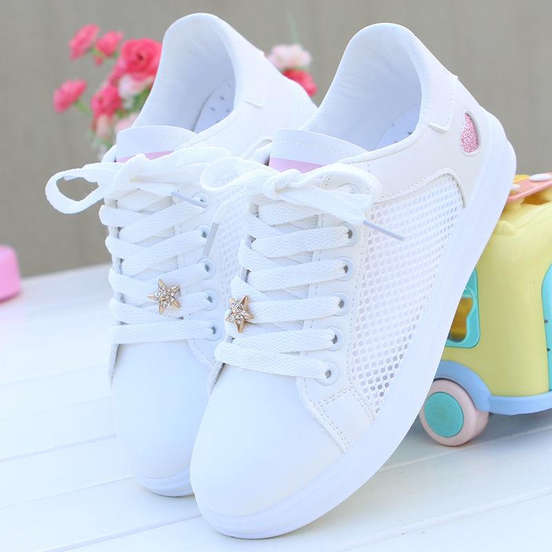 2024 Летняя женская обувь Новые нескользящие белые туфли для ходьбы Женская сетчатая поверхность с полыми повседневными сетчатыми поверхностями модные туфли для досок