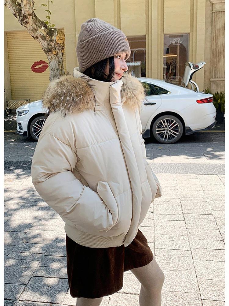 Женская короткая ветрозащитная теплая зимняя куртка с капюшоном из большого меха и рукавами реглан