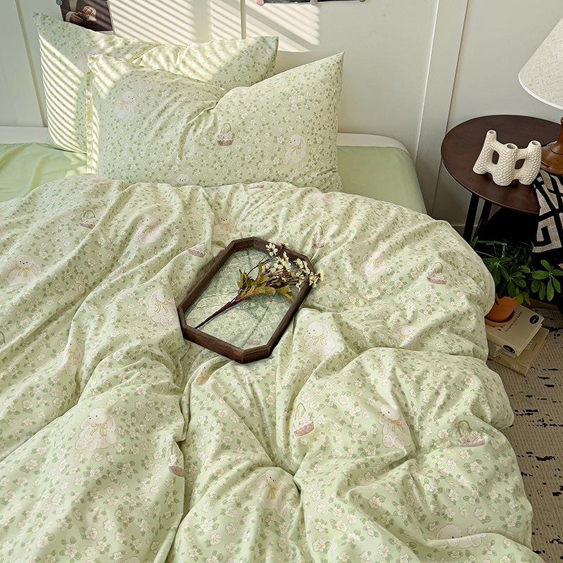 Комплект постельного белья из четырех предметов, приятный к коже, дышащий и удобный, в пасторальном стиле, простыня, пододеяльник, наволочки.