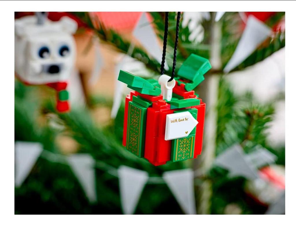 LEGO Polar Bear and Present 40494