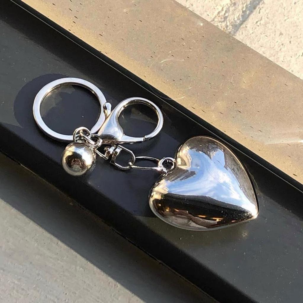 Exquisite Heart Keychain Big Hearts Bag Pendant Alloy Material Keyrings Perfect for Car Keys Bag Backpack Decoration