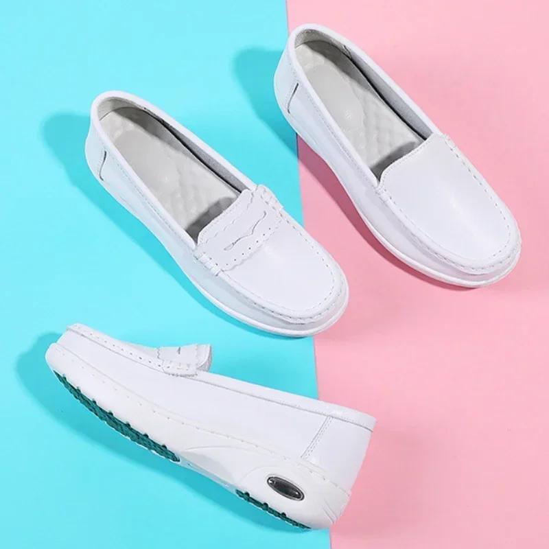 Новые белые туфли для медсестер, женские удобные мягкие плоские нескользящие туфли на воздушной подушке, нескользящая рабочая обувь для больниц 2024