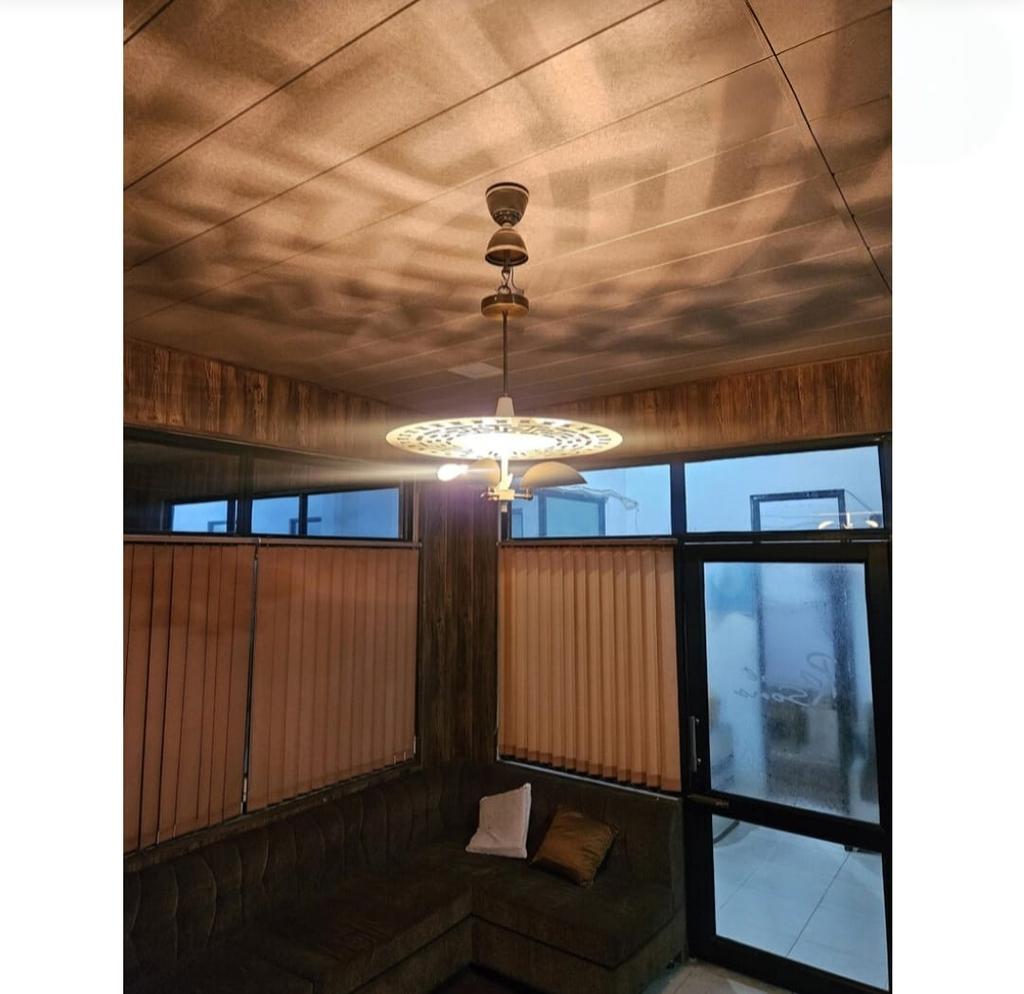 Пользовательская люстра Спутник Современная середина века Белый дисковый потолочный светильник Ручной работы Ретро подвесной светильник Уникальный домашний декор Осветительный прибор Подарок