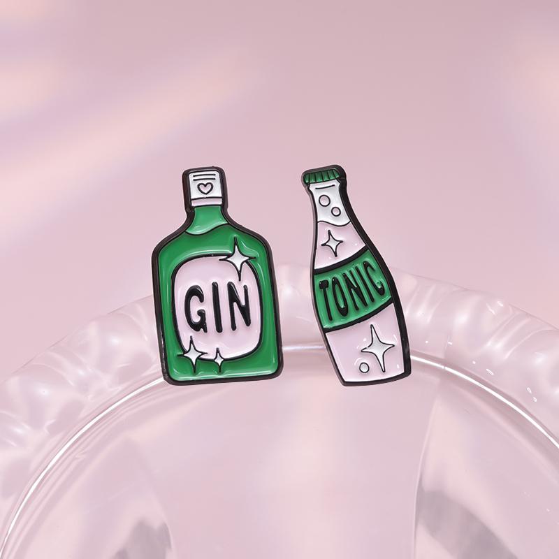 Эмалевые значки в виде винных бутылок, пользовательские броши GIN TONIC, значки на лацкан, мультяшные забавные украшения, подарок для друзей