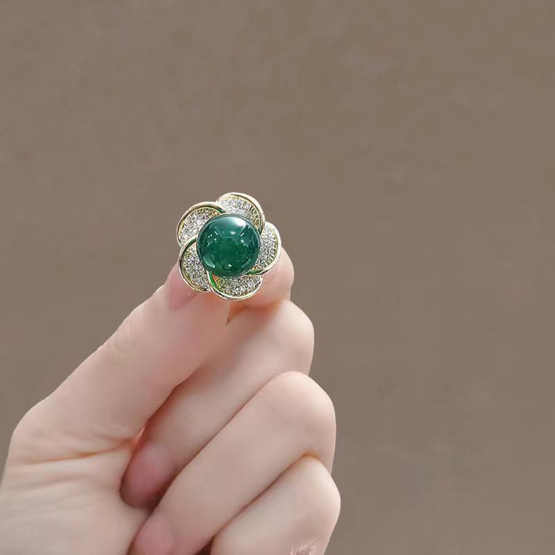 Summer Anti-Exposure Brooch: Fashionable and Luxurious Collar Pin for Women.