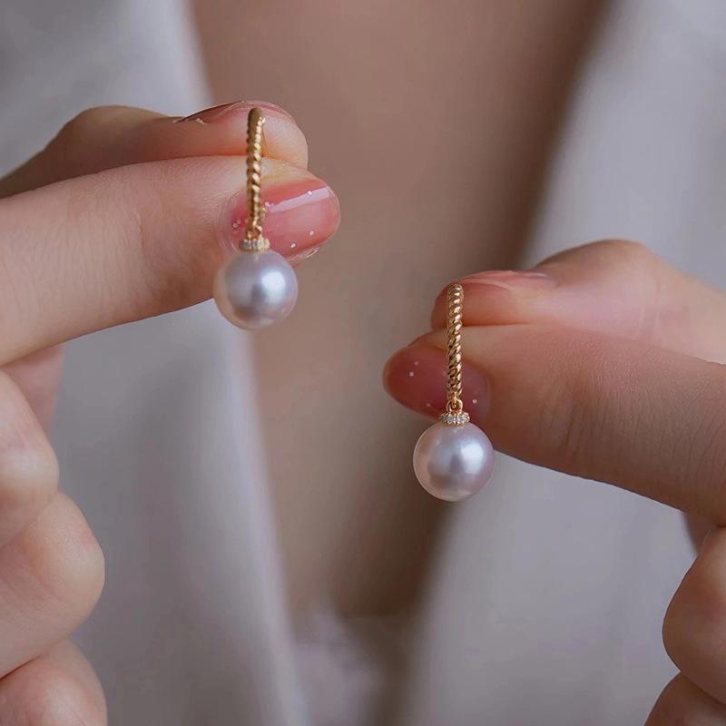 Twist Pearl Stud Earrings Femininity Light Luxury Niche Design Sense Daily Commuting Can Wear Imitation Pearl Earrings Earrings