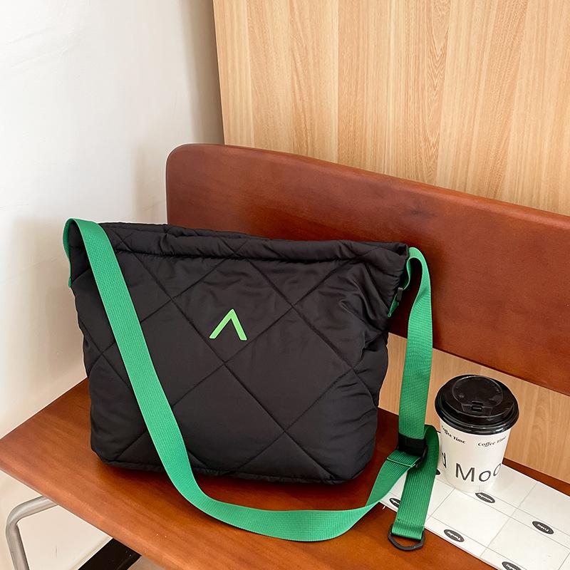New Quilted Cotton Outdoor Cycling Shoulder Bag for Women Camping and Shopping Age Reduction Large Capacity Bag Shoulder Bag Crossbody Bag