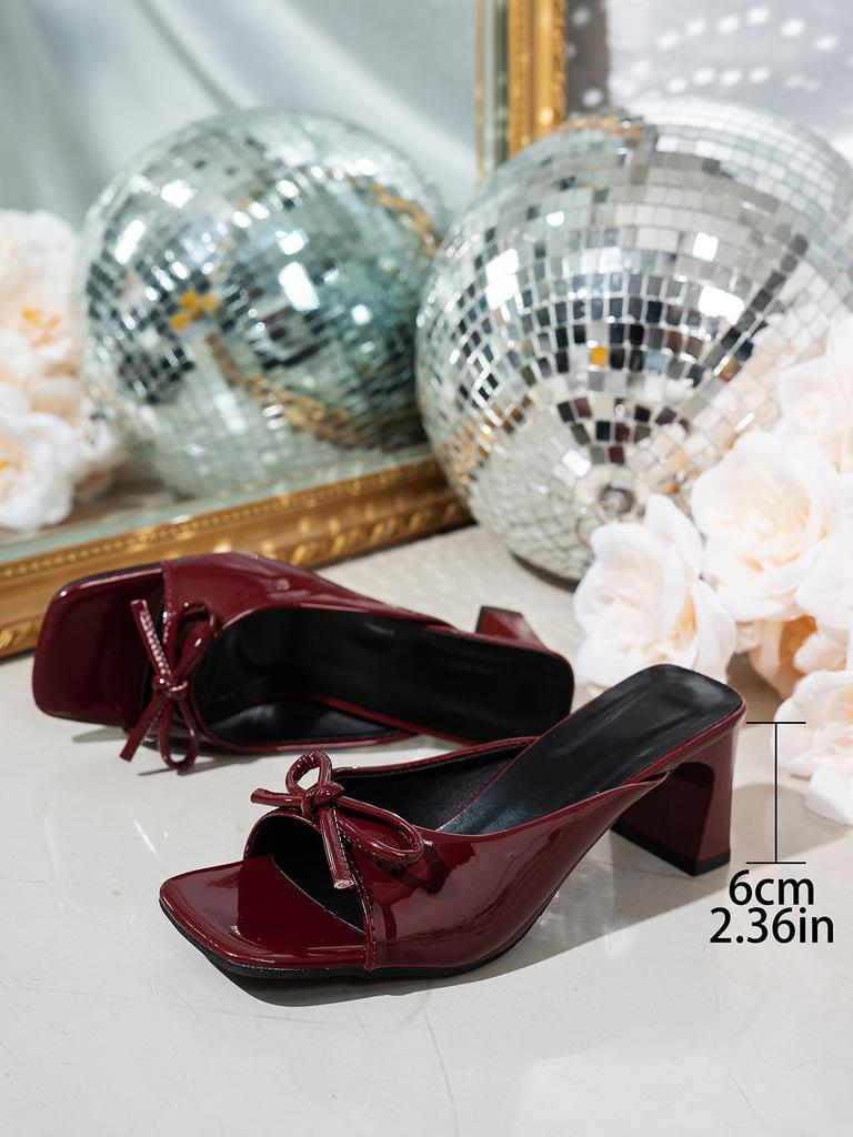 Французские тапочки на высоком каблуке женские 2025 новые летние для улицы квадратный носок толстый каблук шлепанцы с перемычкой темперамент бант крутые тапочки