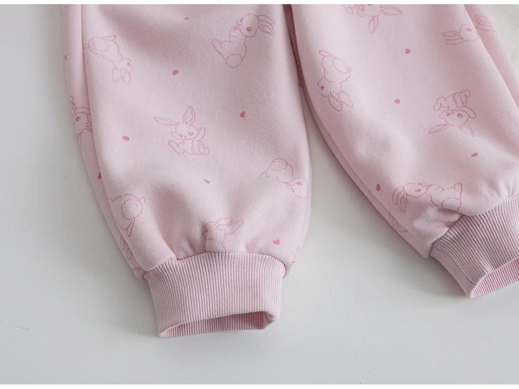 Комплект из свитера и спортивных штанов с принтом розового кролика для девочек — повседневный осенний наряд