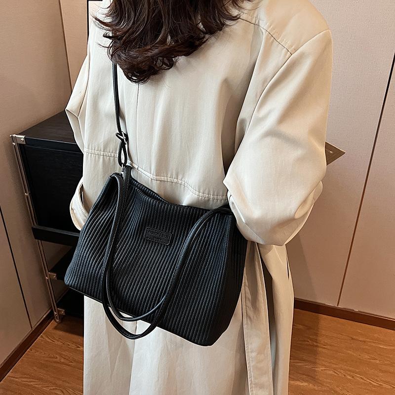 Ретро-сумка из искусственной кожи для женщин, универсальная простая дорожная сумка через плечо, женская плиссированная сумка-тоут, новая