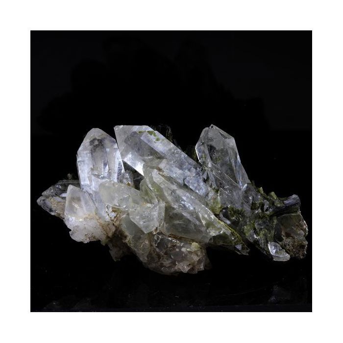 Pierres et Minéraux. Epidote + Quartz. 143.0 ct. Saint-Véran, Hautes-Alpes, France.