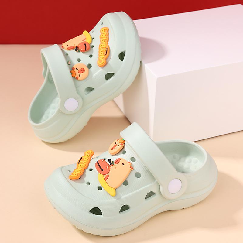 Детские дырчатые туфли мультяшные для девочек летняя носка нескользящие наступающие на говно EVA для мальчиков пляжные крутые шлепанцы на толстой подошве