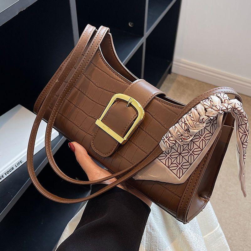 This year, the popular French niche underarm bag women's 2025 new high-end baguette bag women's shoulder bag