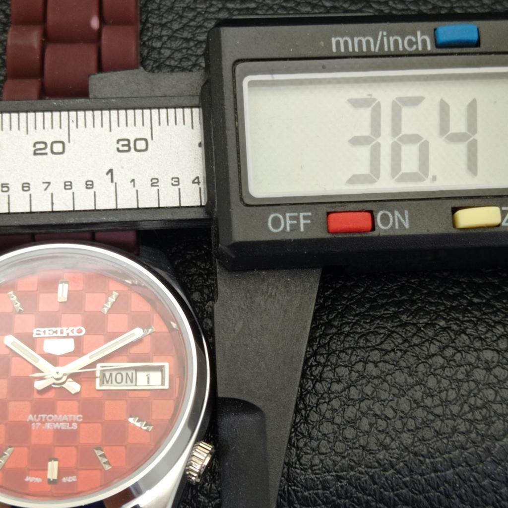 ВОССТАНОВЛЕННЫЕ МУЖСКИЕ АВТОМАТИЧЕСКИЕ ЧАСЫ SEIKO 5 СДЕЛАНО В ЯПОНИИ КРАСНЫЙ ЦИФЕРБЛАТ ЗАКАЗНЫЕ a440110-2 QV90-a440110