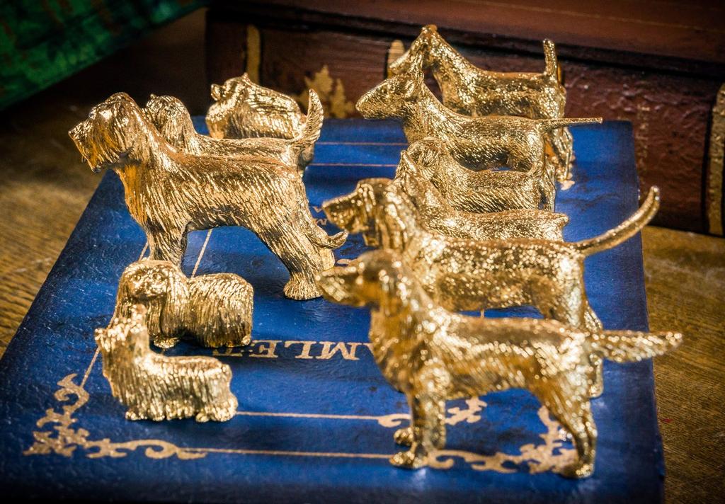 Коллекция фигурок собак из британского искусства Chin, позолоченных в 22 карата