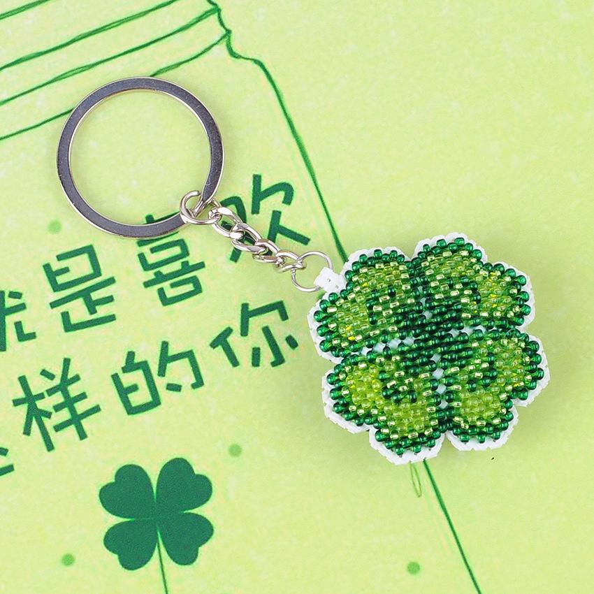 Full Bead Embroidery Keychain: Four-Leaf Clover Cross Stitch Pendant - Lucky Charm for Backpacks