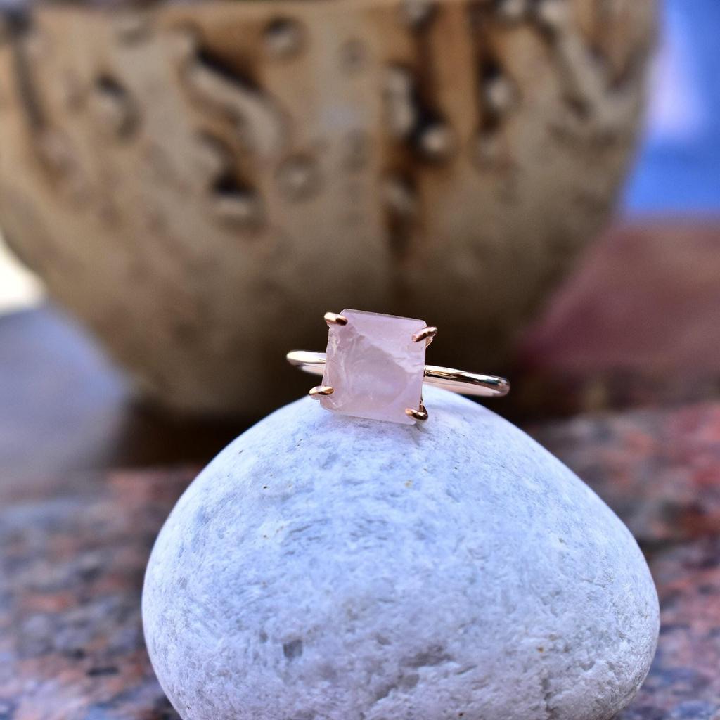 Rose quartz handmade minimalist ring, Raw pink quartz ring, Raw Quartz ring, Love jewelry , dainty jewelry for her, Bridesmaid gift
