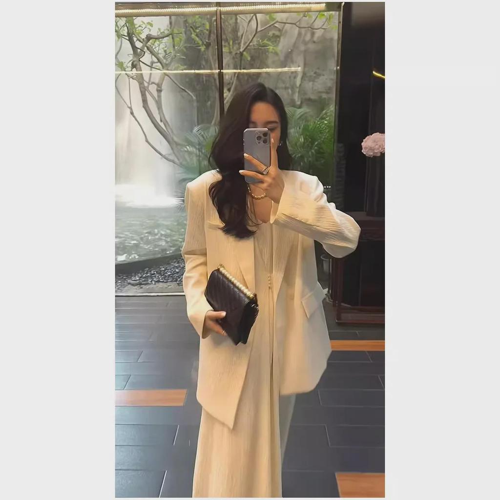 Женский костюм-двойка больших размеров: Длинная юбка на подтяжках и блейзер на весну/осень