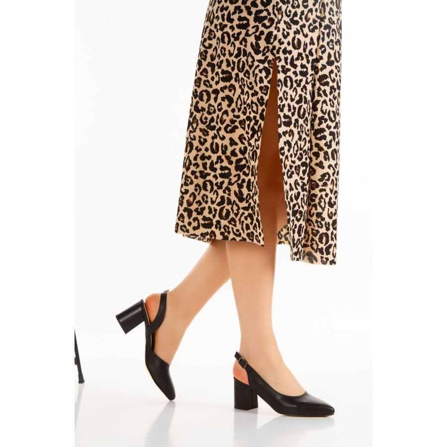 Женские сандалии из натуральной кожи на массивном каблуке с открытой спиной