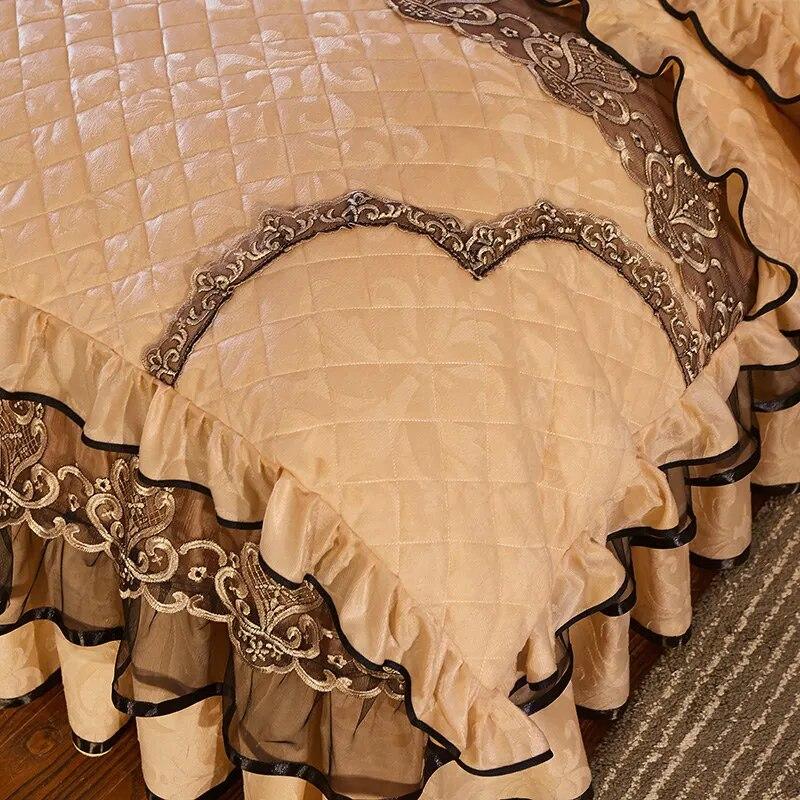 Европейский бархатный комплект постельного белья King Size из 4 предметов, роскошное одеяло, стеганая кружевная юбка, мягкая теплая королева с двумя наволочками
