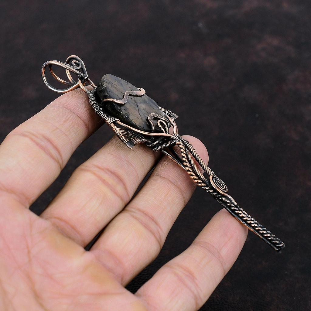 Подвеска из драгоценного камня с хиастолитом, обернутая медной проволокой, подвеска с хиастолитом, ювелирное изделие ручной работы, подарок для нее, замечательные медные украшения, удивительный кулон