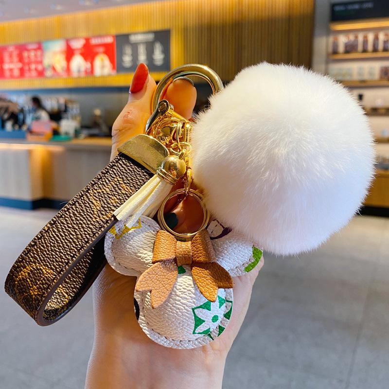 Изысканный классический кожаный брелок-подвеска для автомобиля в виде старого цветка с милым шариком и мультяшным мехом кролика рекс для женских сумок