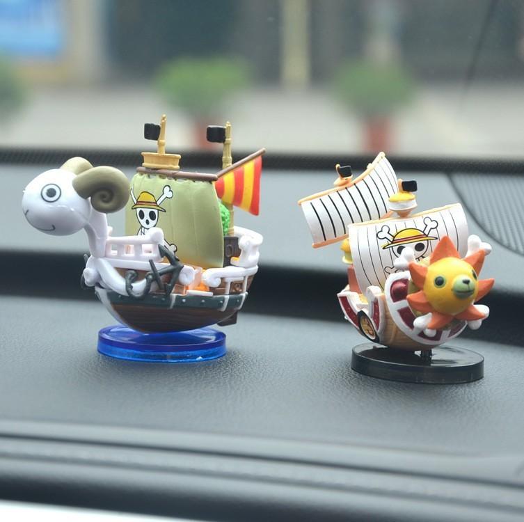 2pcs One Piece Pirate Ships Thousand Sunny Going Merry Sunny Pirate Ship Models Ornaments Ship Model Collectibles Car Decoration