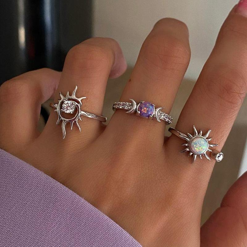 4Pc Sunflower Moon Ring Set for Women Exquisite Sweet Bow Star Heart Finger Rings Trend Vintage Stackable Versatile Jewelry Gift