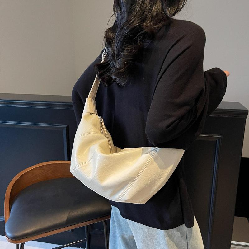 Плечо 2025 Универсальная сумка-мессенджер Корейское издание Сумка с чувством тренда Нишевая ins Пельмени Зимняя мода Складная сумка