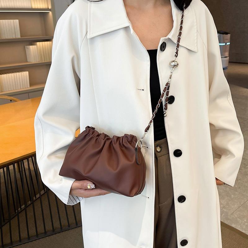 Нишевая универсальная плиссированная сумка-облако женская новая цепочка однотонная на плечо через плечо сумка-мессенджер текстурная дорожная сумка-ведро