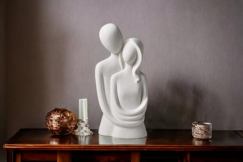 Ceramic Decorative Figurine of a Couple in Love - White 20cm