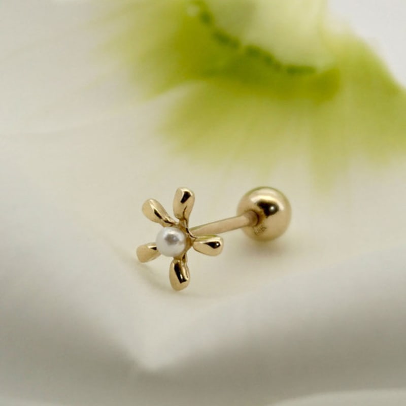 youngglow 14k pearl flora piercing