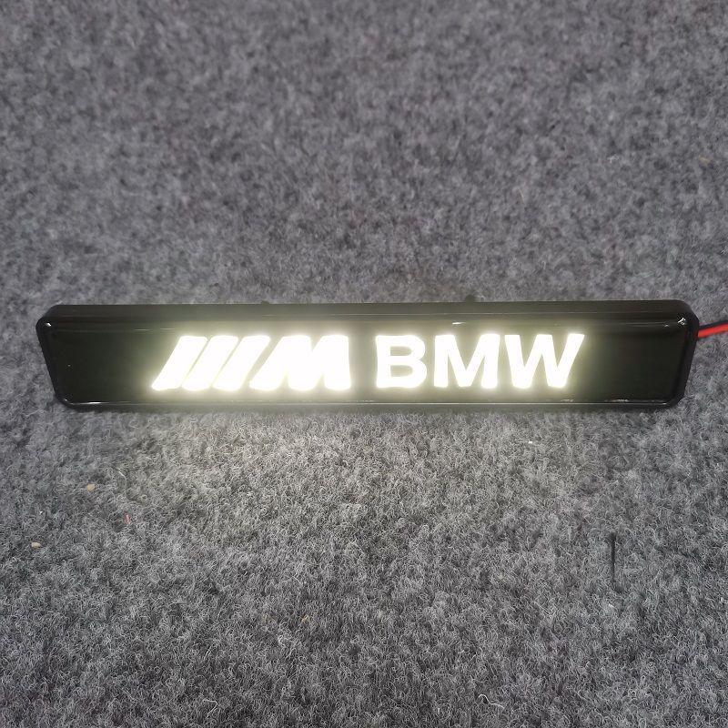 Подсвечиваемая эмблема M BMW для решетки радиатора: Совместимо с 3, 5, GT, 4, 1 (118i), Серии 2, X1, X2, X3, X4, X5.