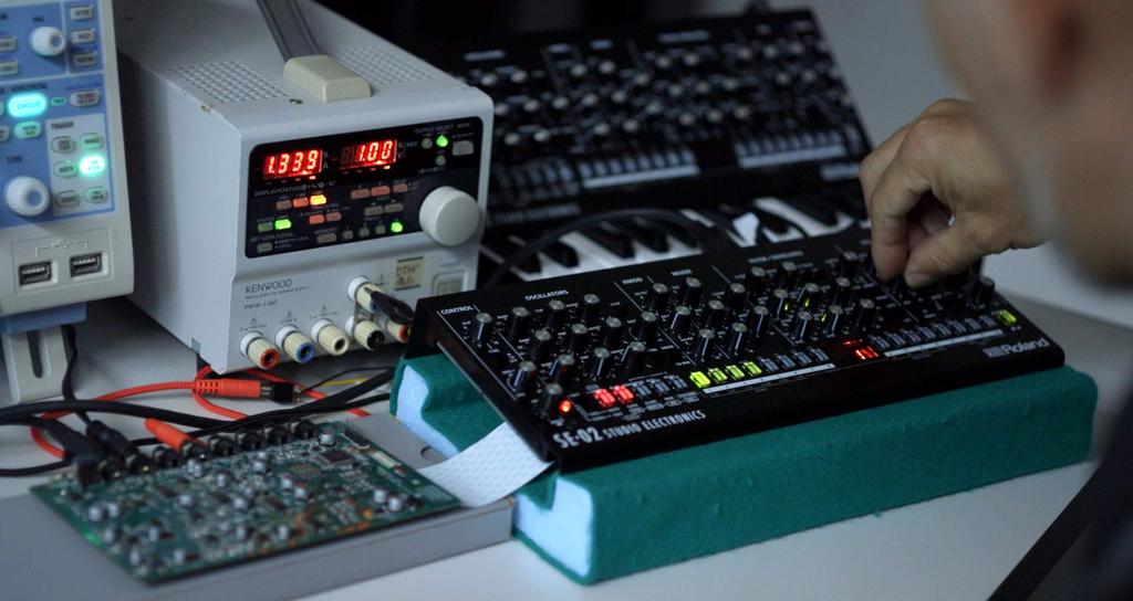 Roland Boutique Analog Synthesizer SE-02