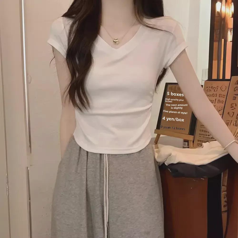 Женская облегающая летняя футболка Petite с V-образным вырезом: Американский стиль, сладкий и пряный, прямой крой плеч, топ с короткими рукавами.