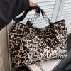 Корейская версия модной сумки-тоут 2025 новая женская в ленивом стиле персонализированная сумка с леопардовым принтом ретро большая вместительная на плечо