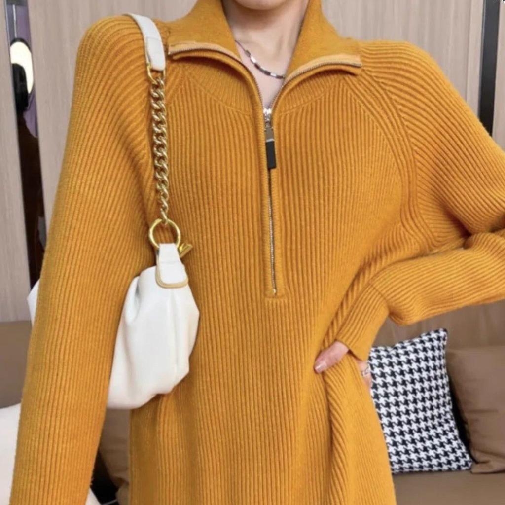 Женское уютное вязаное платье выше колена с высоким воротником и молнией для осени и зимы