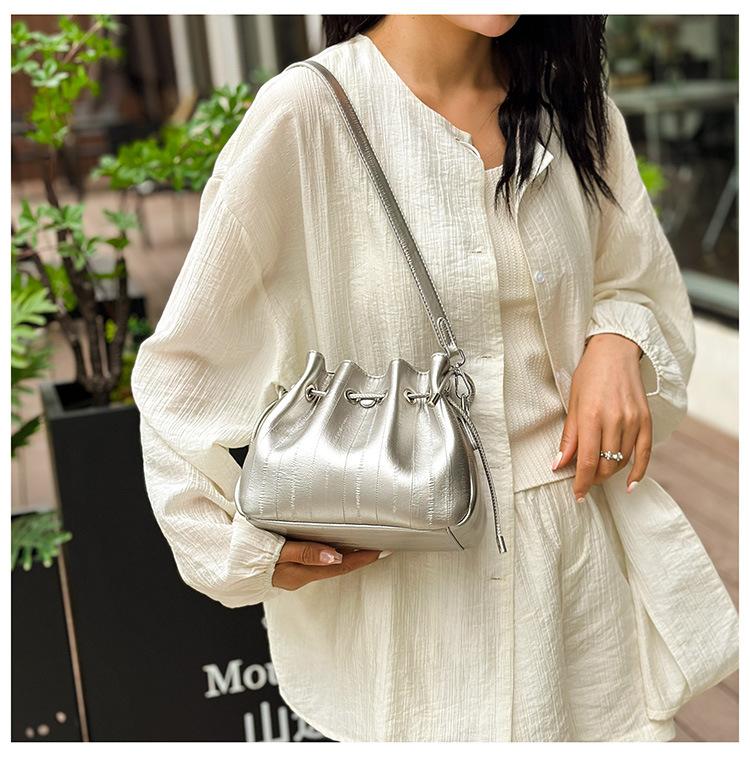 Мягкая кожаная однотонная сумка-тоут с открытым ртом на одно плечо, маленькая женская сумка через плечо 2024 года, новинка высокого класса