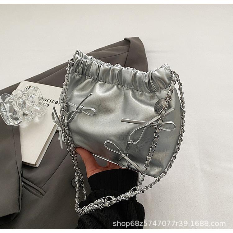 This year, the popular small bag women's 2025 new fashion versatile chain shoulder messenger bag texture Korean bucket bag