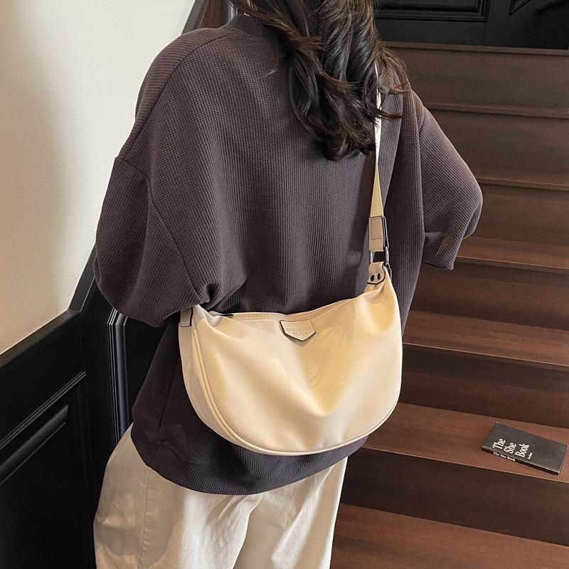 2025 fashion trend casual simple personality large capacity bag summer new women's niche shoulder messenger bag