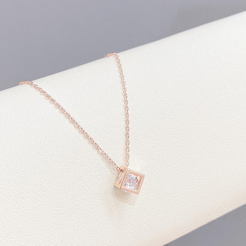 Ожерелья Классические Цирконий Кристалл Внутри Полый Квадратный Нержавеющая сталь Ожерелье для Женщин Корейская Мода Сексуальные Женские Ключицы Цепи Ювелирные Изделия