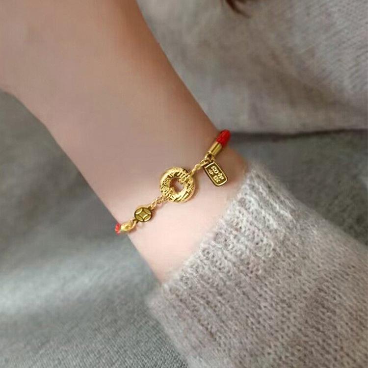 Elegant 18K Gold Titanium Steel Bracelets: European & American Fashion, Non-fading, Women's Versatile Personality Hand Jewelry
