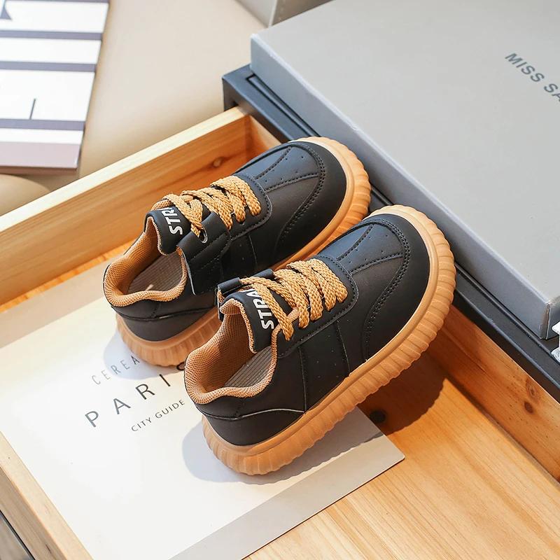 2024 Детская повседневная обувь для девочек и мальчиков, осенняя новая мода в корейском стиле, мягкая подошва, нескользящая, универсальная кожаная обувь