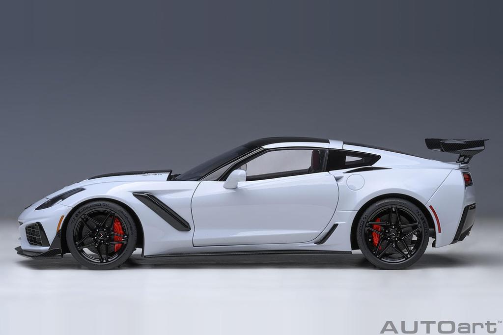 AUTOart scale Chevrolet Corvette ZR1 Gray Metallic Finished Product 1/18 (C7)