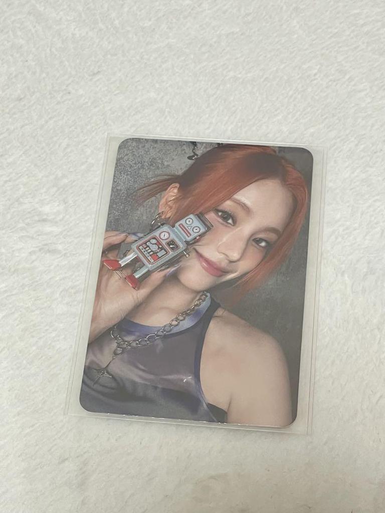 [USED] ITZY Born To Be Yeji Trading Card