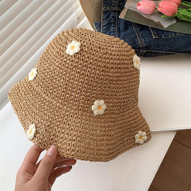 Women's Floral Straw Hat Summer Seaside Sun Protection Sun Bucket Hat Foldable Vacation Style Hollowed-Out Woven Hat for Outings